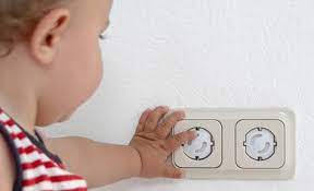 صعق الكهرباء للطفل