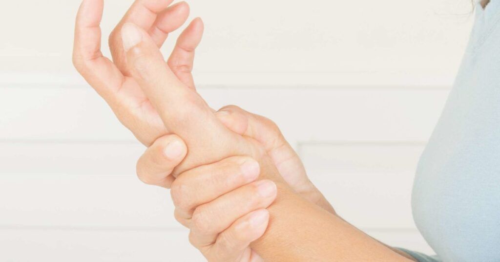 علاج مفصل اليد بالاعشاب