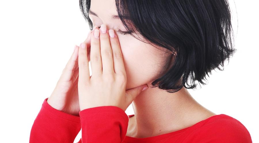 هل التهاب الجيوب الأنفية تسبب ألم في العين